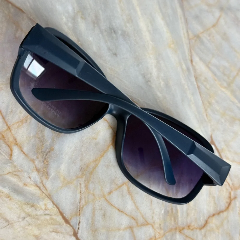 Women's Black Oversized Sunglasses‎ - UV Protection